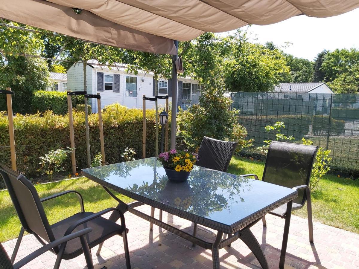 Bospareltjes Luxe Chalets Alleen Voor Recreatie Oisterwijk Exterior photo